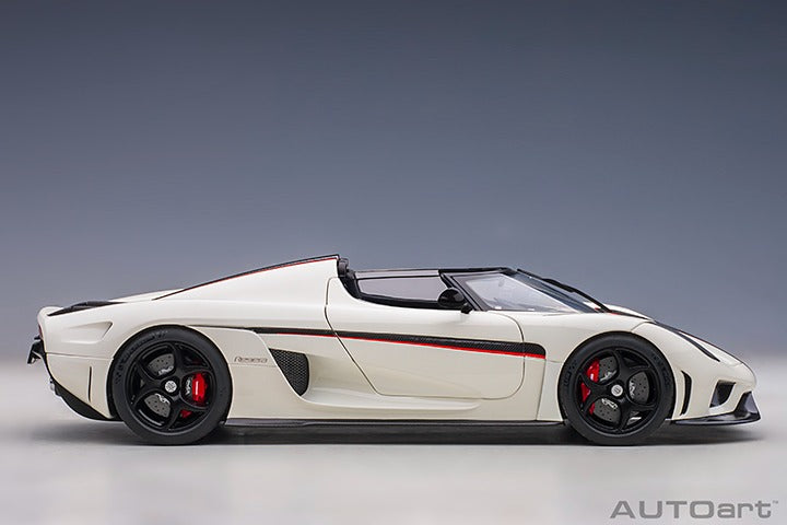 KOENIGSEGG REGERA WHITE BLACK