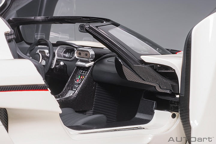 KOENIGSEGG REGERA WHITE BLACK
