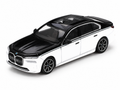 Mini GT 1:64 BMW i7 xDrive60 Alpine White / Black Sapphire