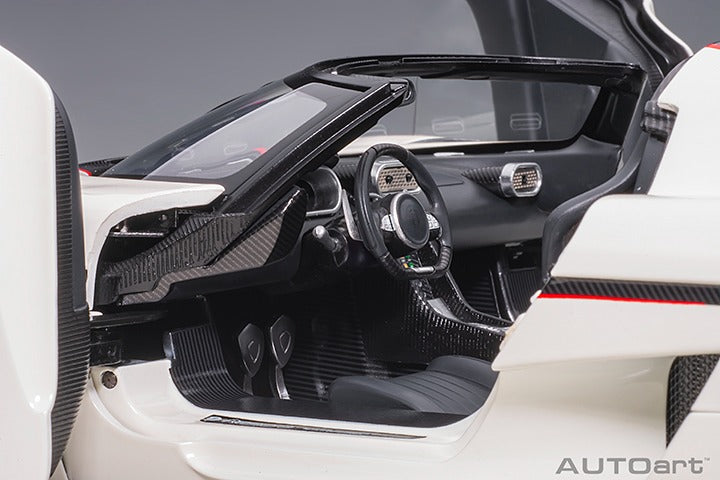 KOENIGSEGG REGERA WHITE BLACK